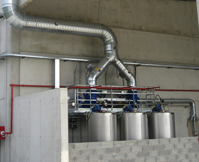 Impianto-miscelazione-solventi-con-sistema-di-espirazione_Mixing-system-for-solvents-with-aspiration-air